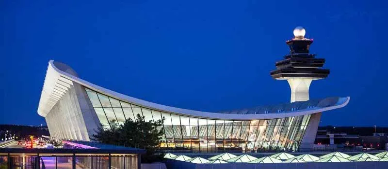 Capital Region International Airport (LAN)