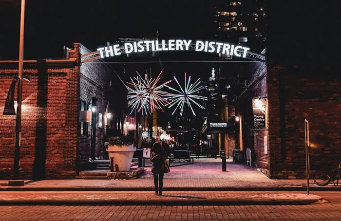 Khu Distillery District Toronto