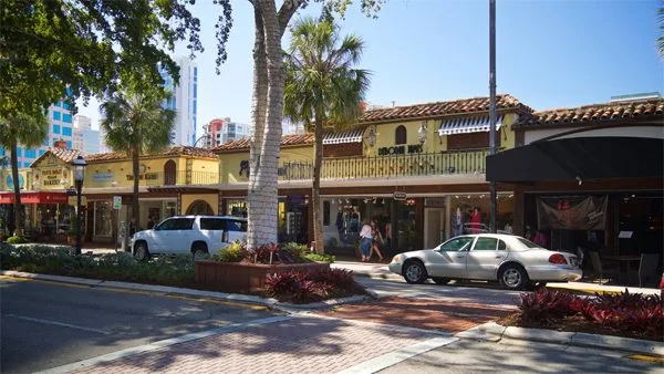 Khu mua sắm sầm uất trên đại lộ Las Olas Boulevard