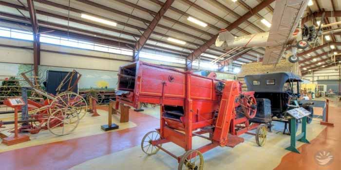 Bảo tàng Nông nghiệp & Làng Delaware (Delaware Agricultural Museum & Village)