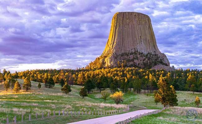 Tháp Quỷ (Devils Tower)